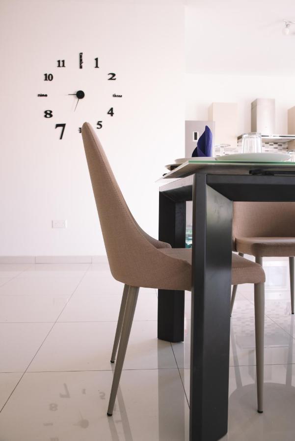 Modern 3 Bedroom With Ac Apartment Zabbar Bagian luar foto