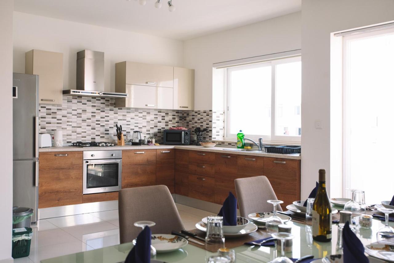 Modern 3 Bedroom With Ac Apartment Zabbar Bagian luar foto