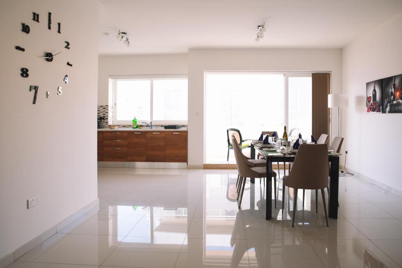Modern 3 Bedroom With Ac Apartment Zabbar Bagian luar foto