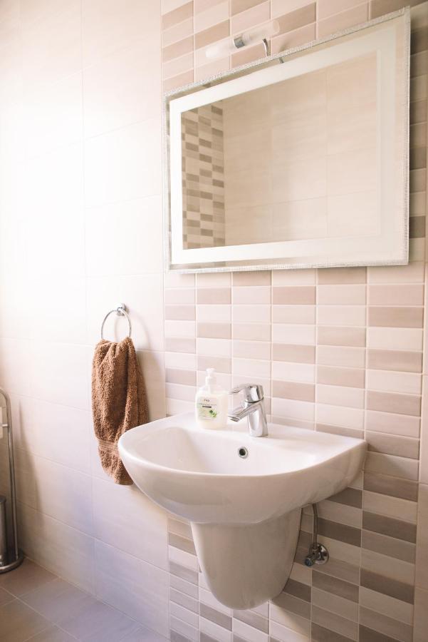 Modern 3 Bedroom With Ac Apartment Zabbar Bagian luar foto