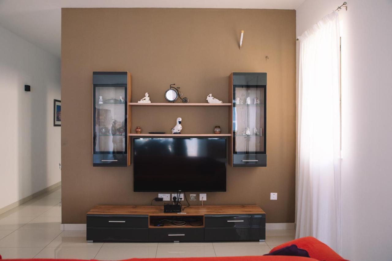 Modern 3 Bedroom With Ac Apartment Zabbar Bagian luar foto