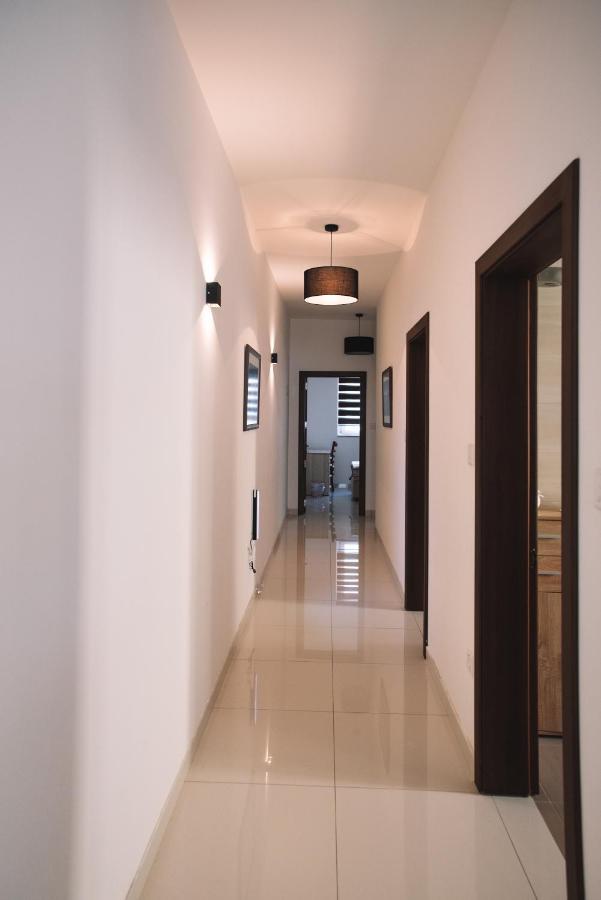 Modern 3 Bedroom With Ac Apartment Zabbar Bagian luar foto
